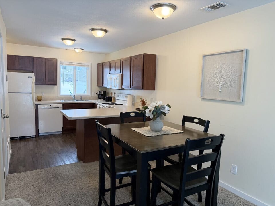Open kitchen with breakfast bar because coffee tastes better on vacation