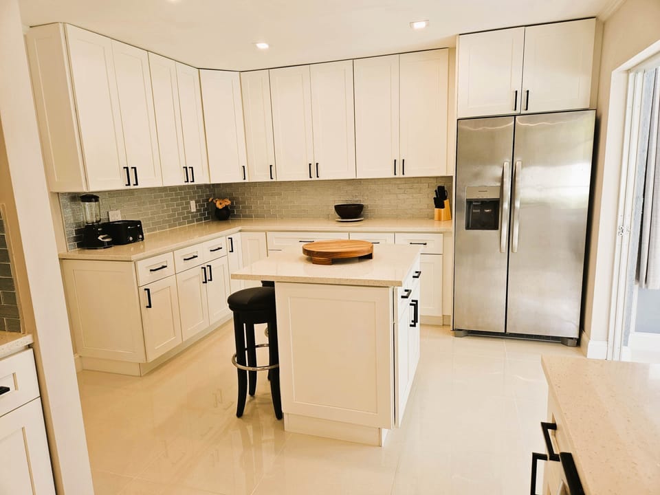 Large Kitchen- Perfect for Entertaining
