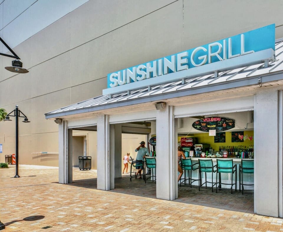 On-site Sunshine Grill serving casual bites and drinks—perfect for poolside meals and refreshments.