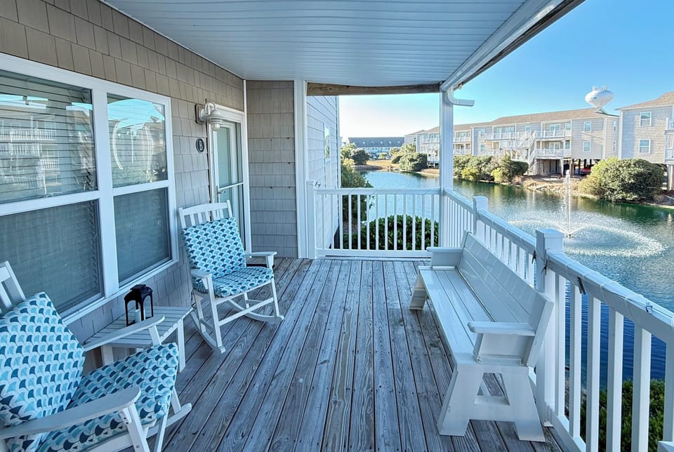 Front porch overlooking the lake water feature 