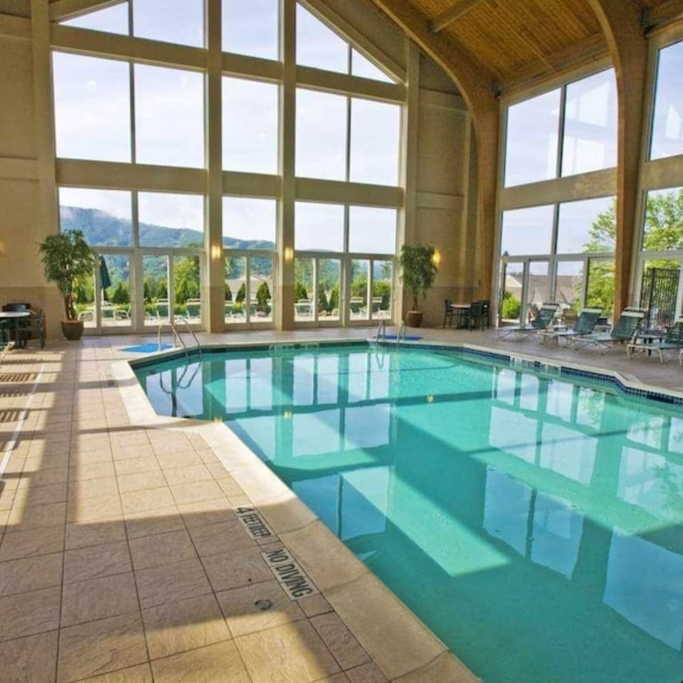 Huge Heated Indoor Pool with Spectacular Views of Mountains! Out Pool, Hot Tub! 