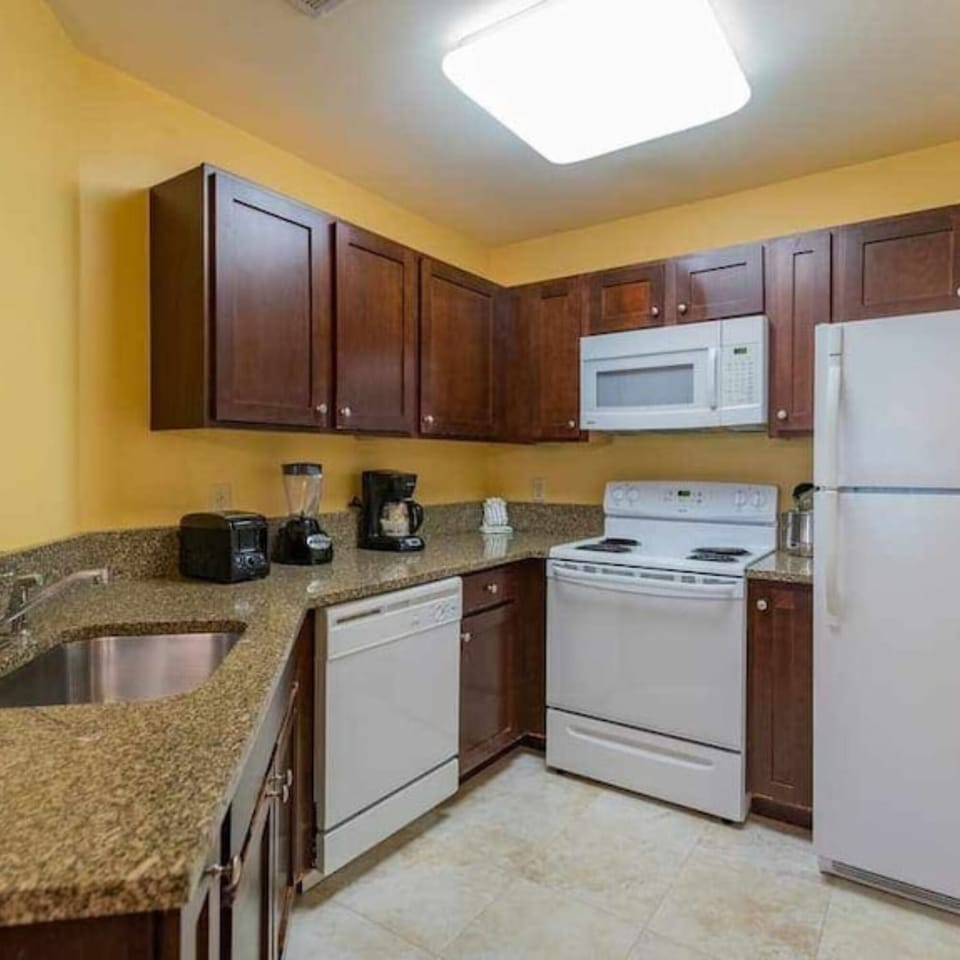 Fully Equipped, Spacious Kitchen! Everything from AtoZ, coffee+Paper Goods here!
