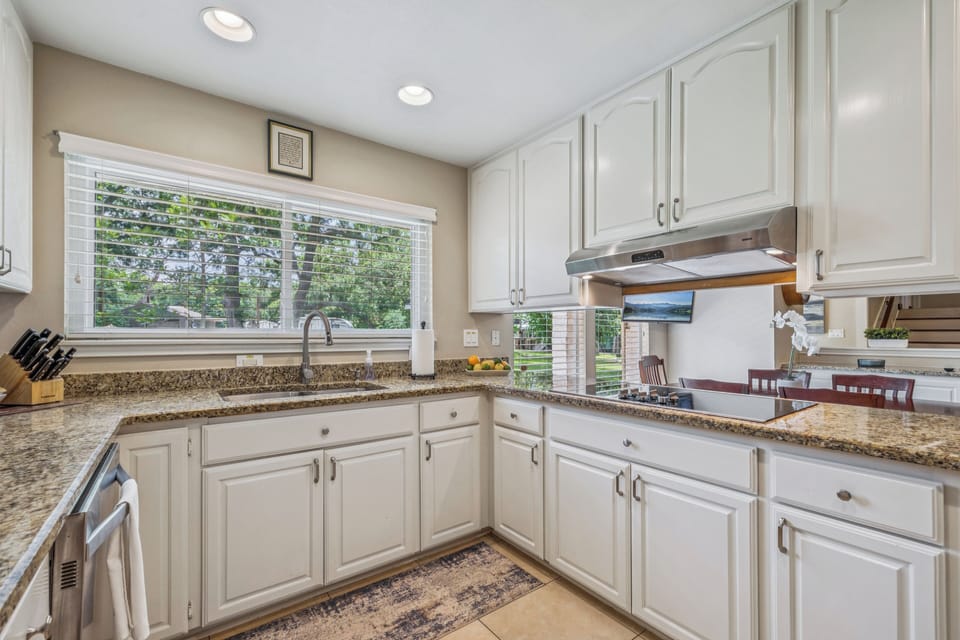 Spacious Kitchen - All Utensils...