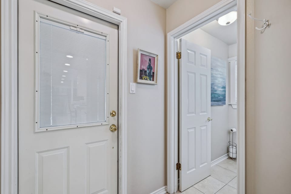 1/2 Bath off Kitchen/Garage