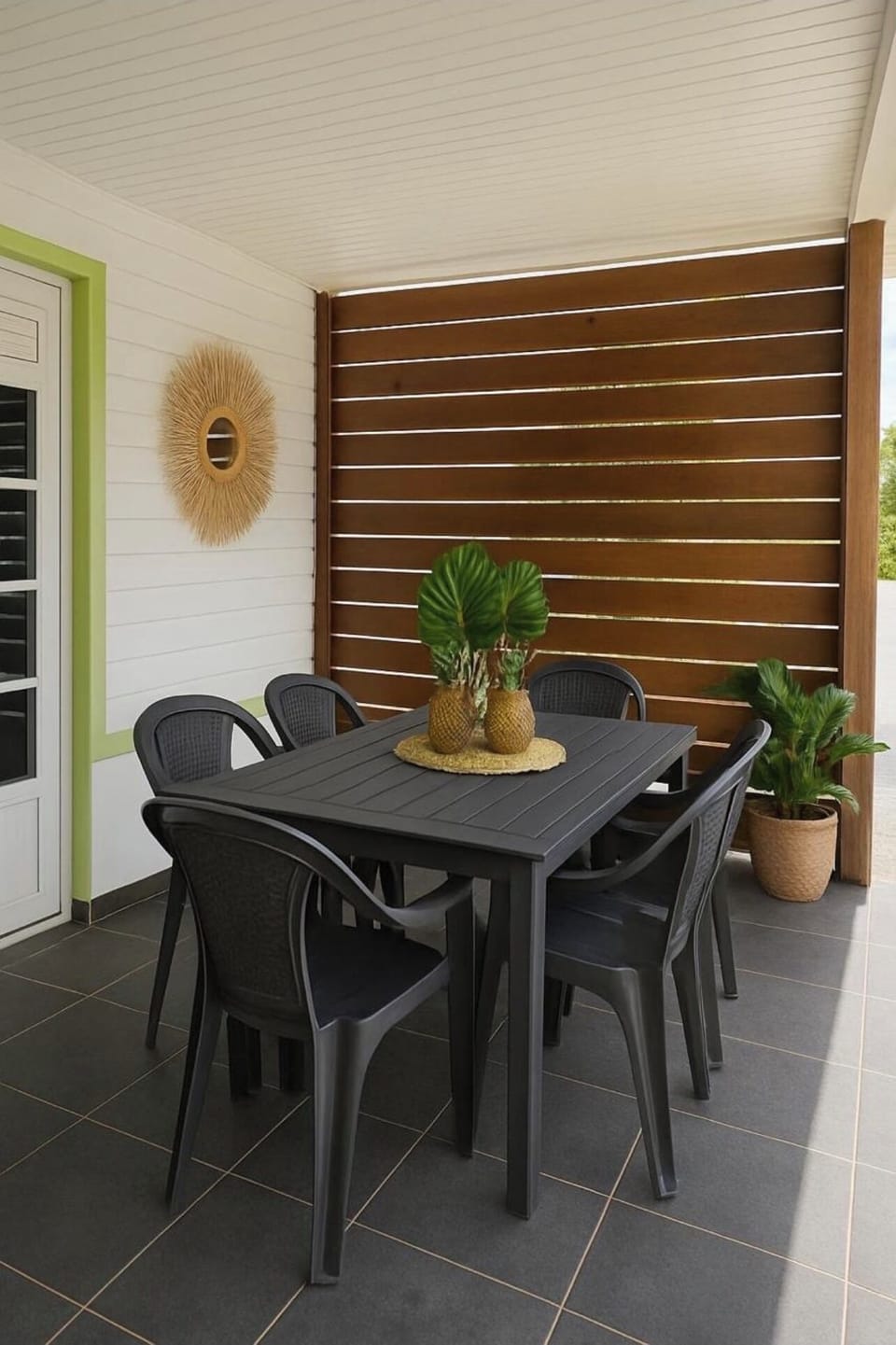 Outdoor dining