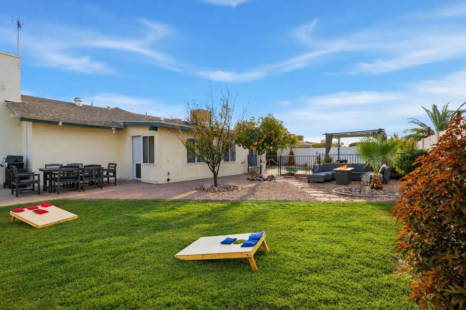 Backyard: Outdoor dining & grill, cornhole, firepit & lounge