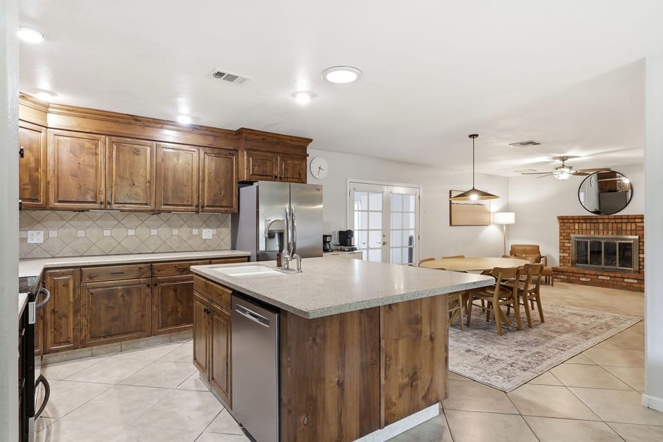 Private Full Kitchen