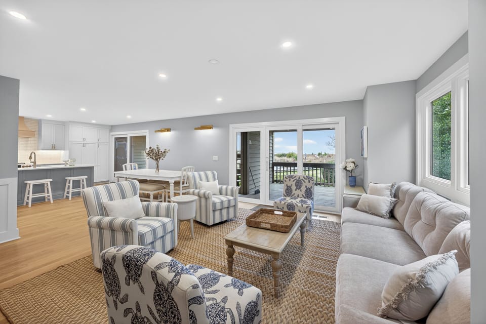 Welcome to 1395 Pelican Watch!