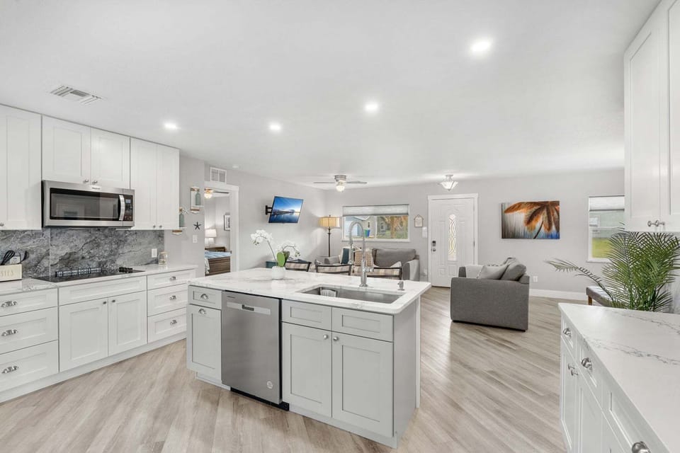 Kitchen island with plenty of counter space to prepare your favorite meals