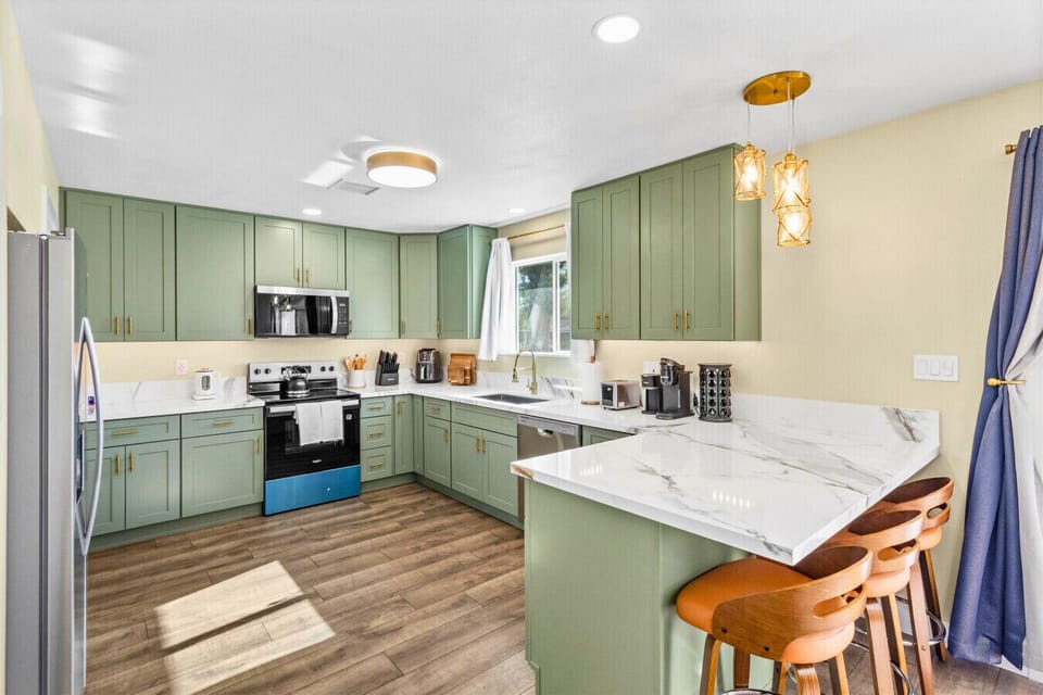 Fully equipped kitchen with Island