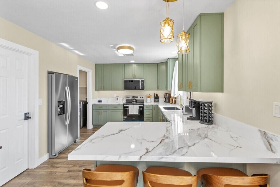 Fully equipped kitchen with Island