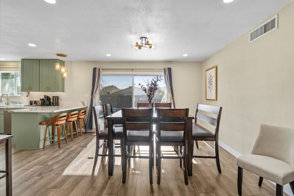 Fully equipped kitchen with Island