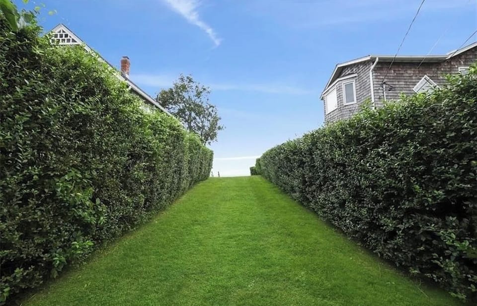Beautiful walkway to beach 