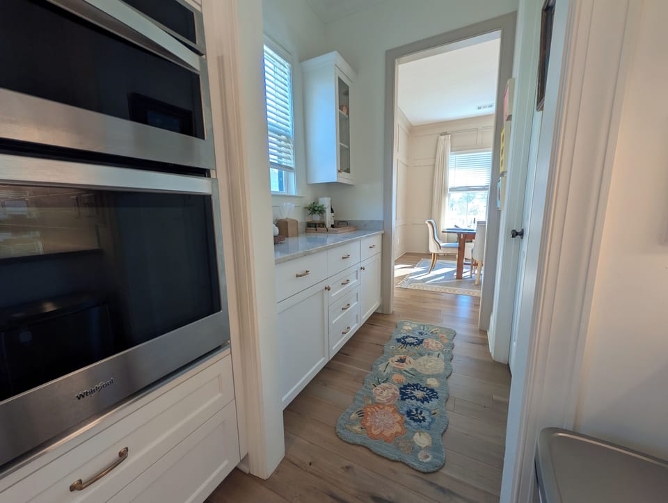 Dry Bar between Kitchen and Dining