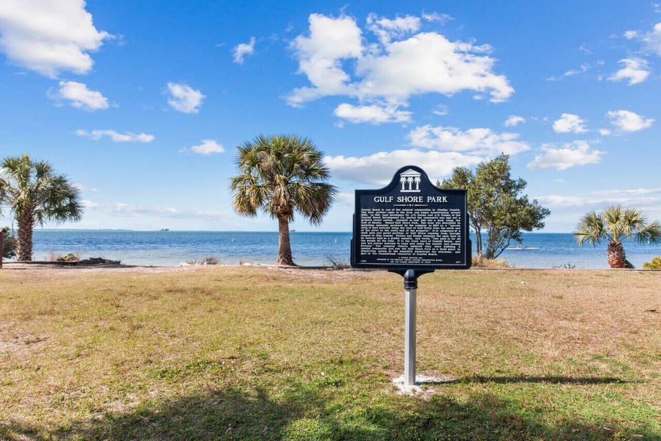 Neighborhood | Gulf Shore Park is at the end of the road