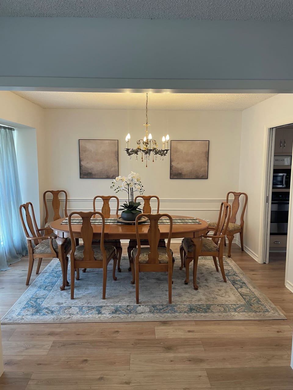 Formal dining room with seating for 6.