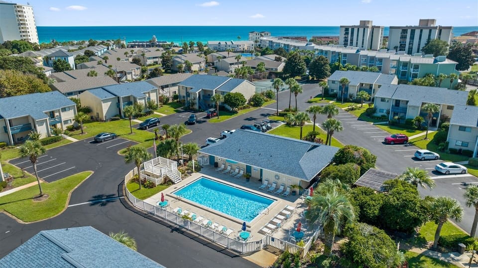 Chateau La Mer II Pool