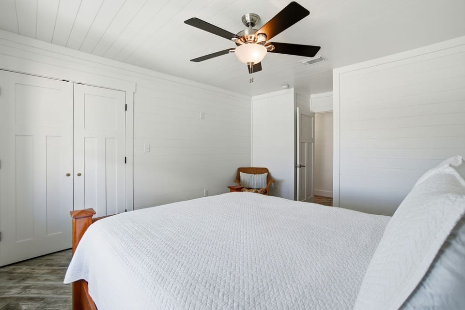 Second floor queen bedroom
