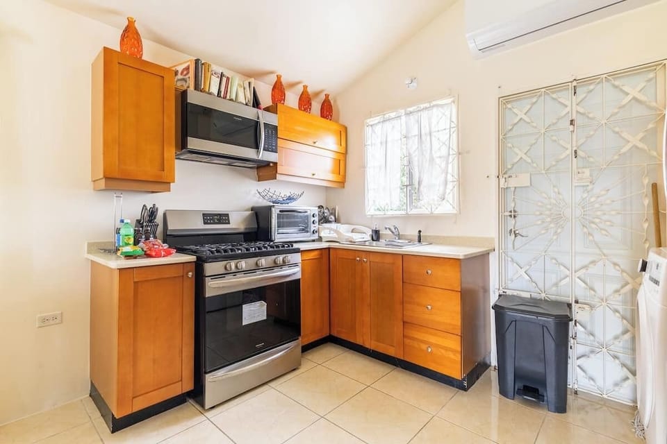 Full kitchen
