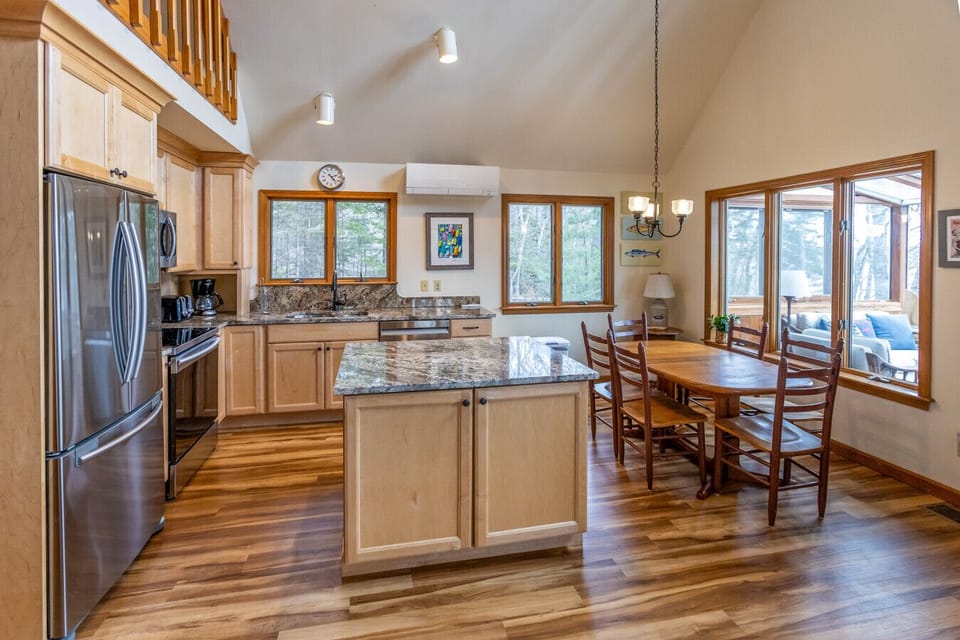 Dining area off kitchen with seating for 6
