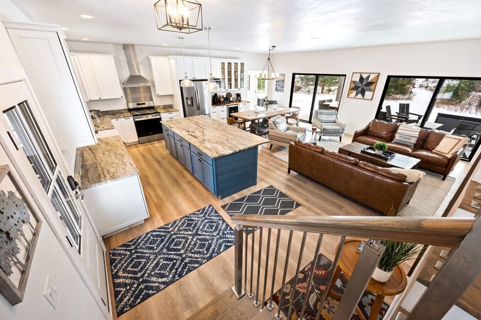 Spacious Kitchen & Living Room: Sunlit space with a stunning island, perfect for gatherings!