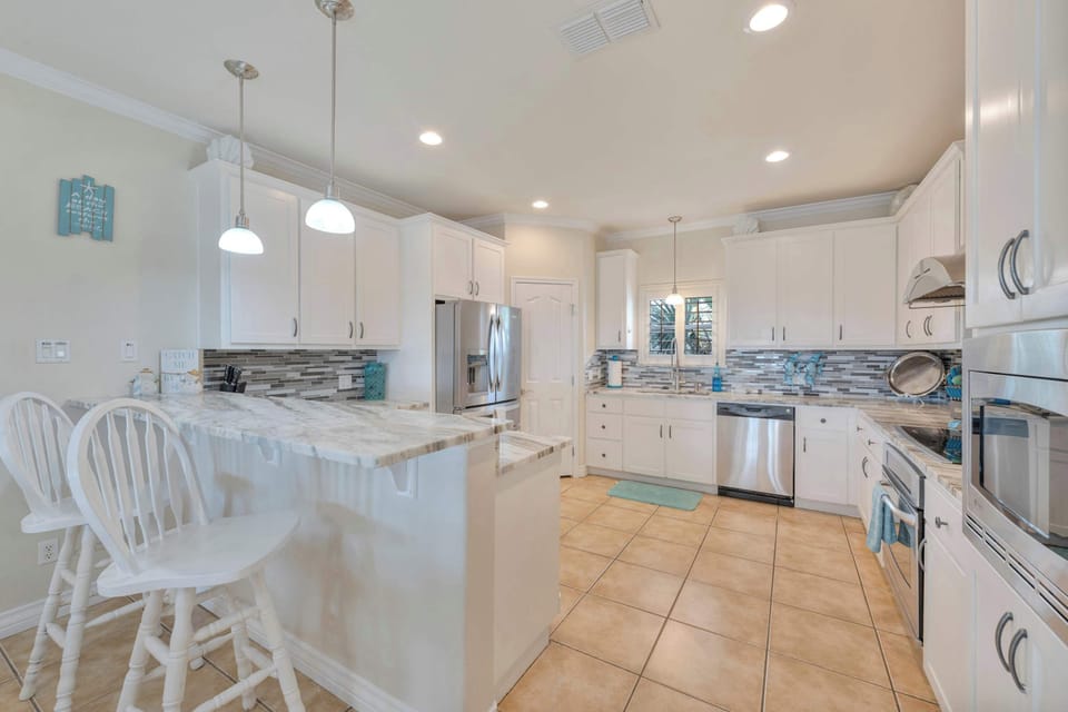 Where meals are made and memories happen. Whip up a feast, enjoy a quick snack, or just hang out—it’s all good in this kitchen.