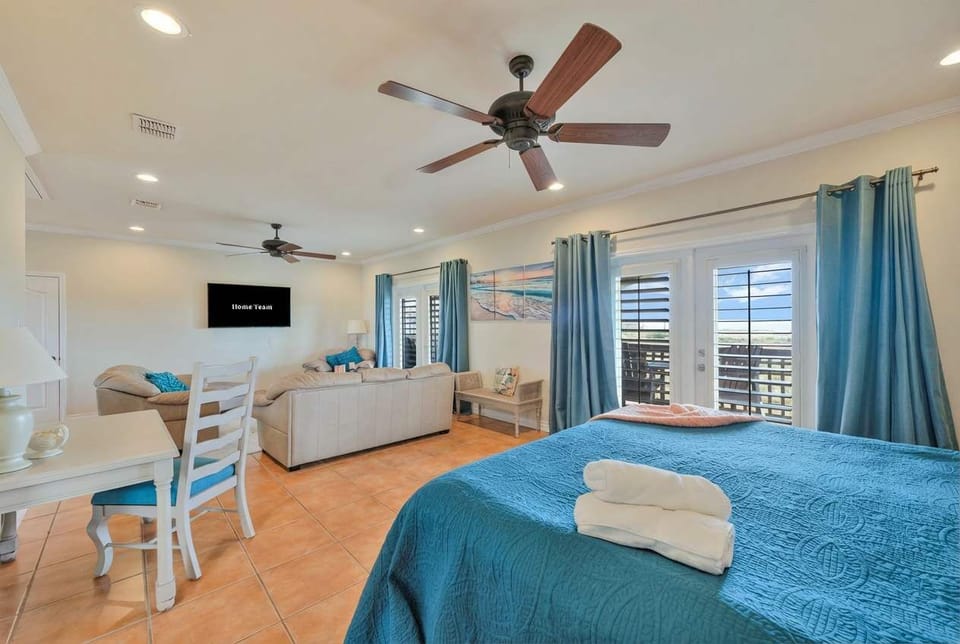 Warning: this bed may cause oversleeping. But hey, isn’t that what vacations are for?