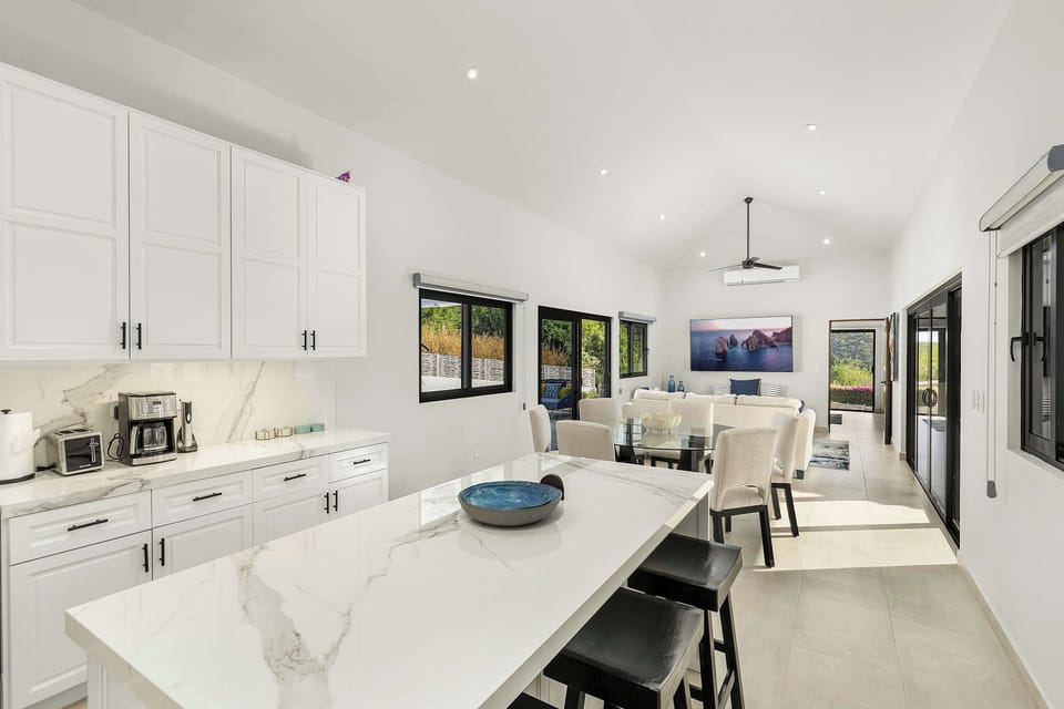 Modern, fully equipped kitchen ideal for long stays in Tezal.