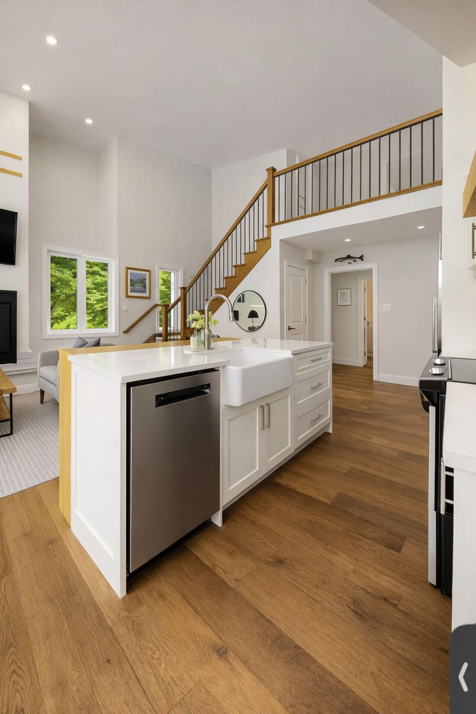 Fully stocked Kitchen, with Fridge, Stove, Dishwasher, Microwave, Toaster, Blender, Drip Coffee Machine, Kettle
