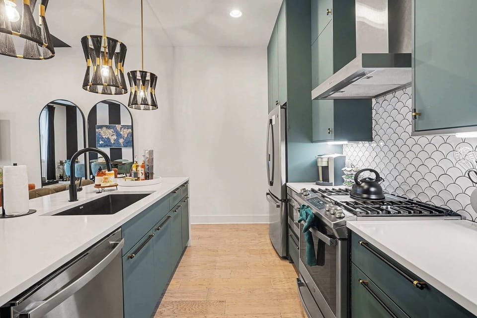 Gourmet kitchen! Full-size appliances, gas stove, stone counters, and seating at the island.
