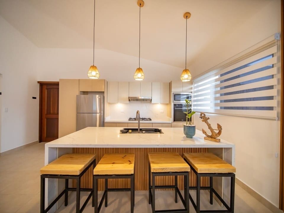 SMALL DINNING AREA