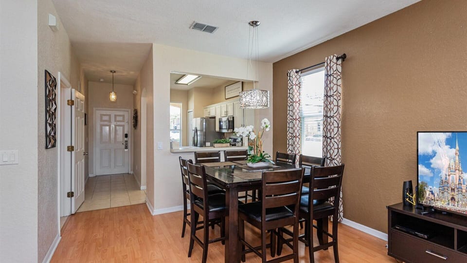 Dining Area & Entryway
Inviting dining space with seating for six. Easy access to entryway and kitchen.