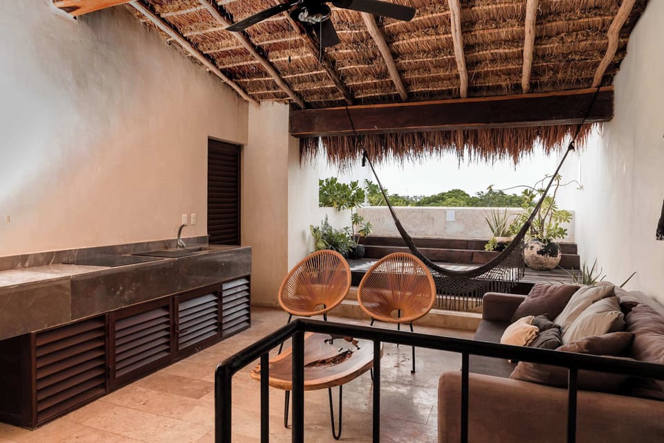 Upstairs Terrace with Living Room,  Bar a Hammock and a Plunge Pool. Great!