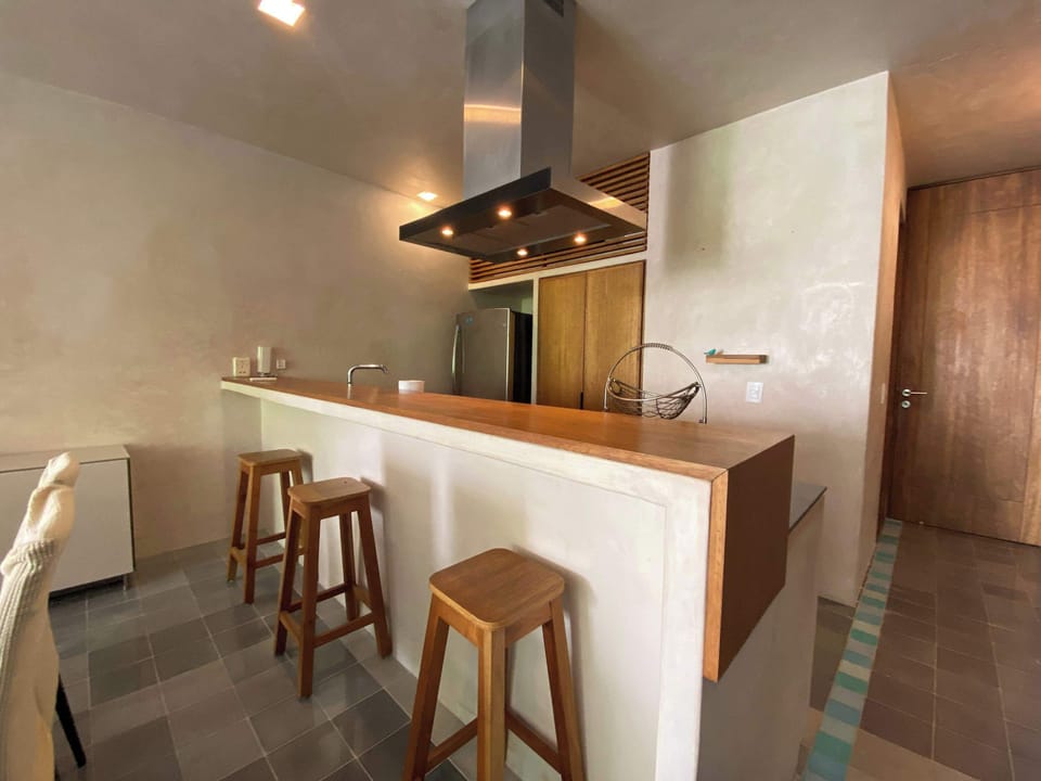 Kitchen 1 Island with Stools