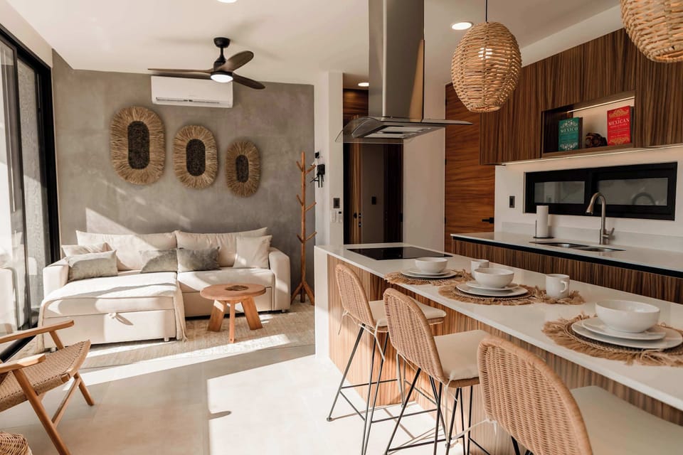 Fully equipped kitchen with breakfast area 