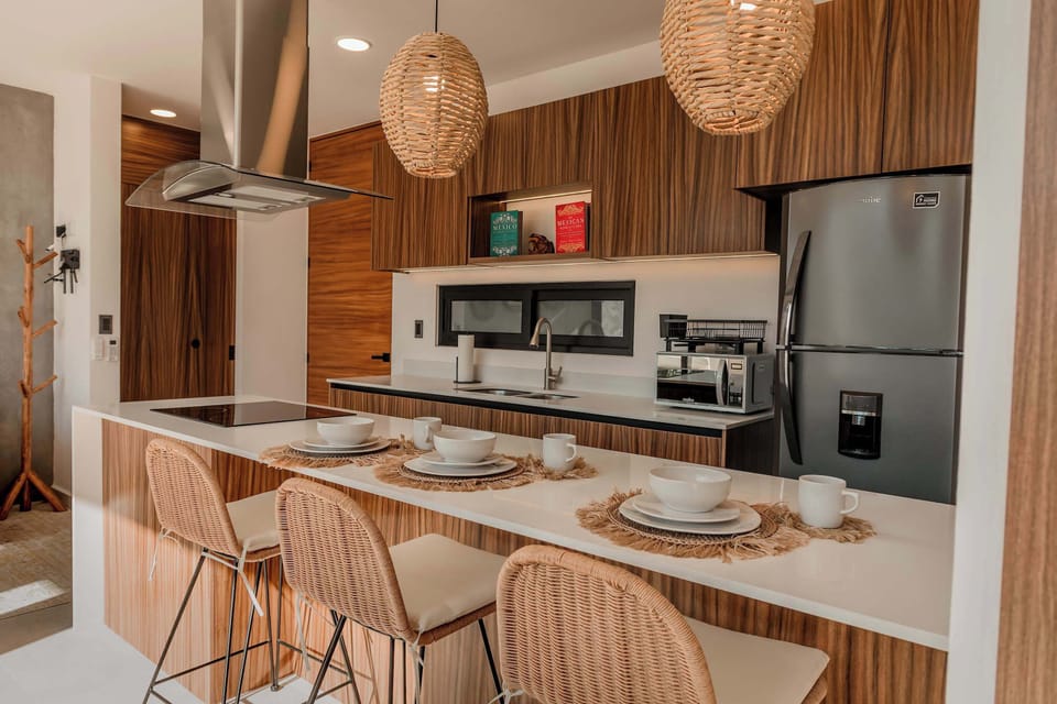 Fully equipped kitchen with breakfast area 