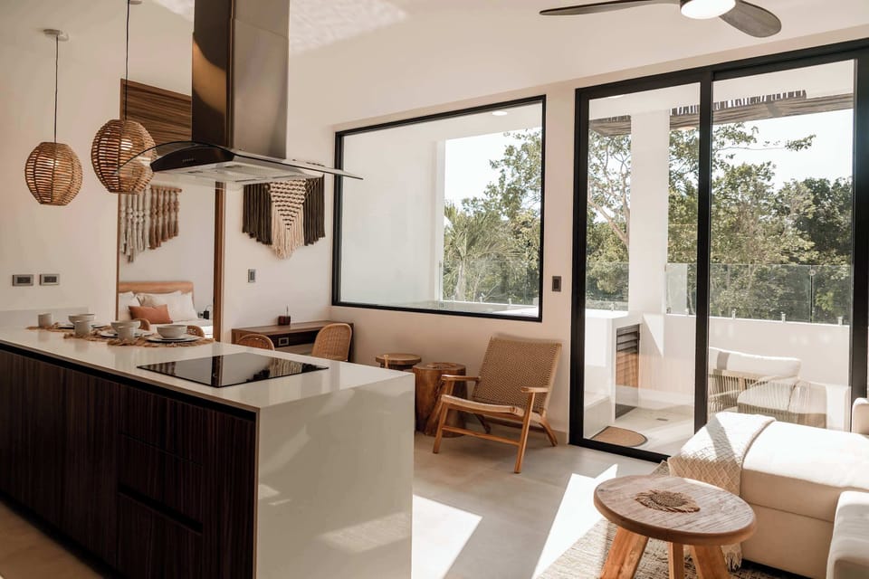 Fully equipped kitchen with breakfast area 