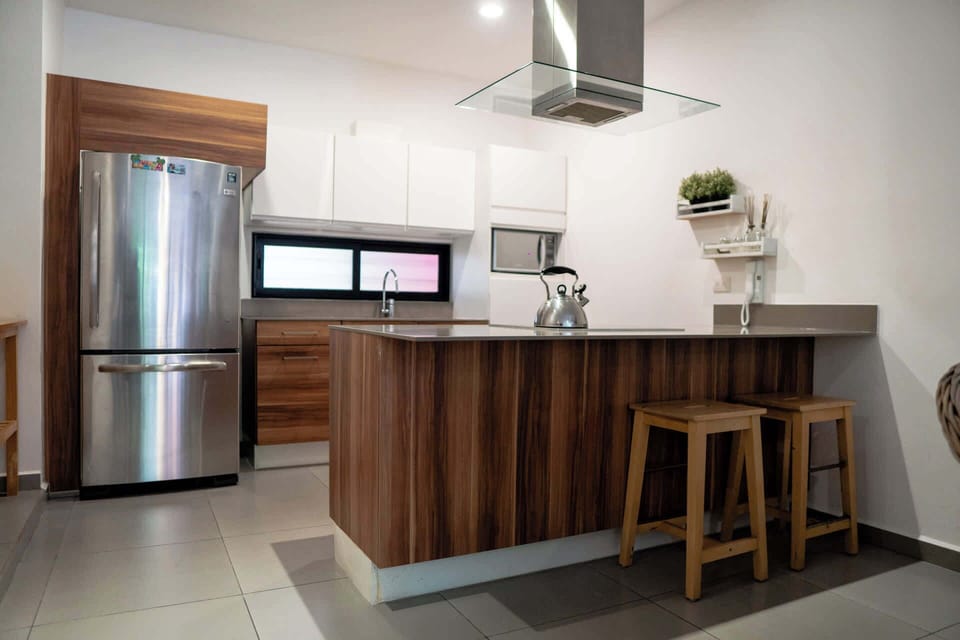 Equipped kitchen with breakfast area 