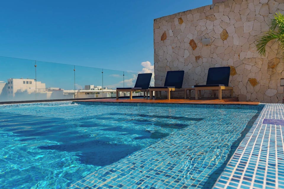 Rooftop pool 