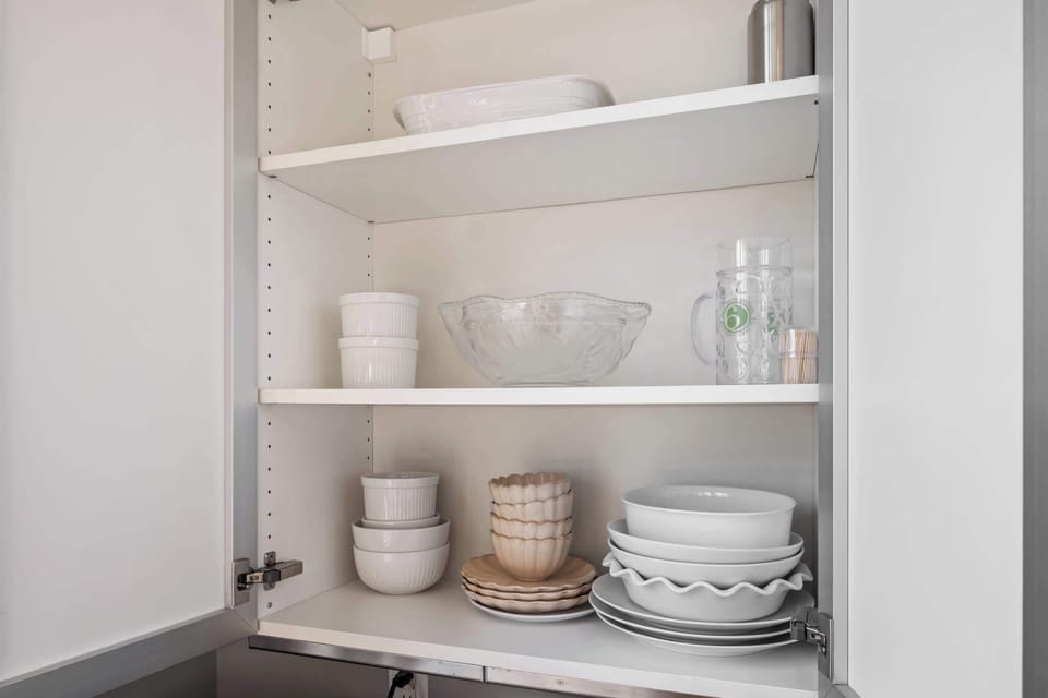 Kitchen: Light-filled, spotless kitchen with a fresh, modern feel.