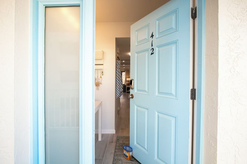 Front entrance to Sandcastles 412