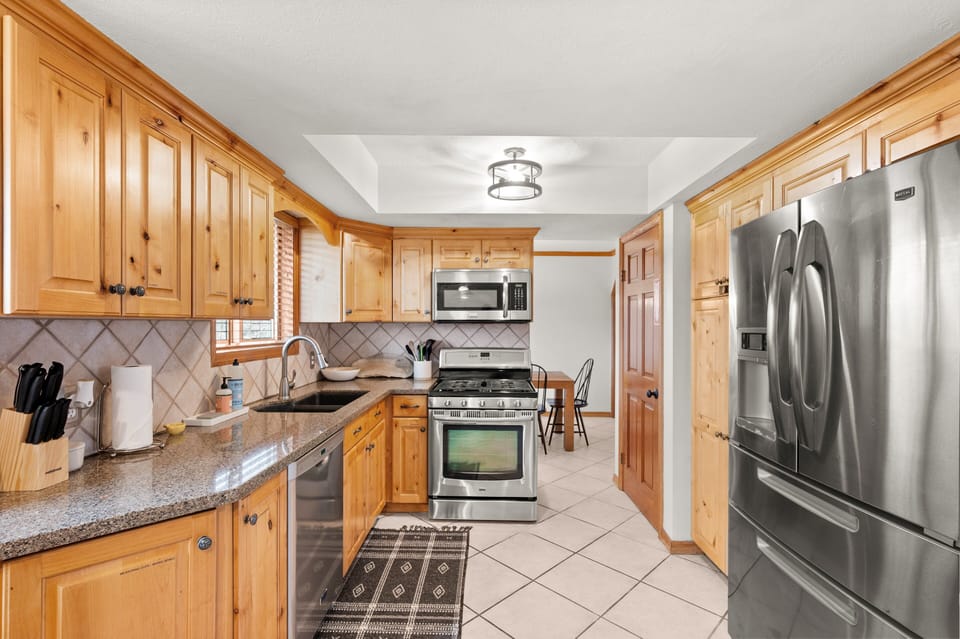 Cook together and create memories in this fully equipped kitchen.