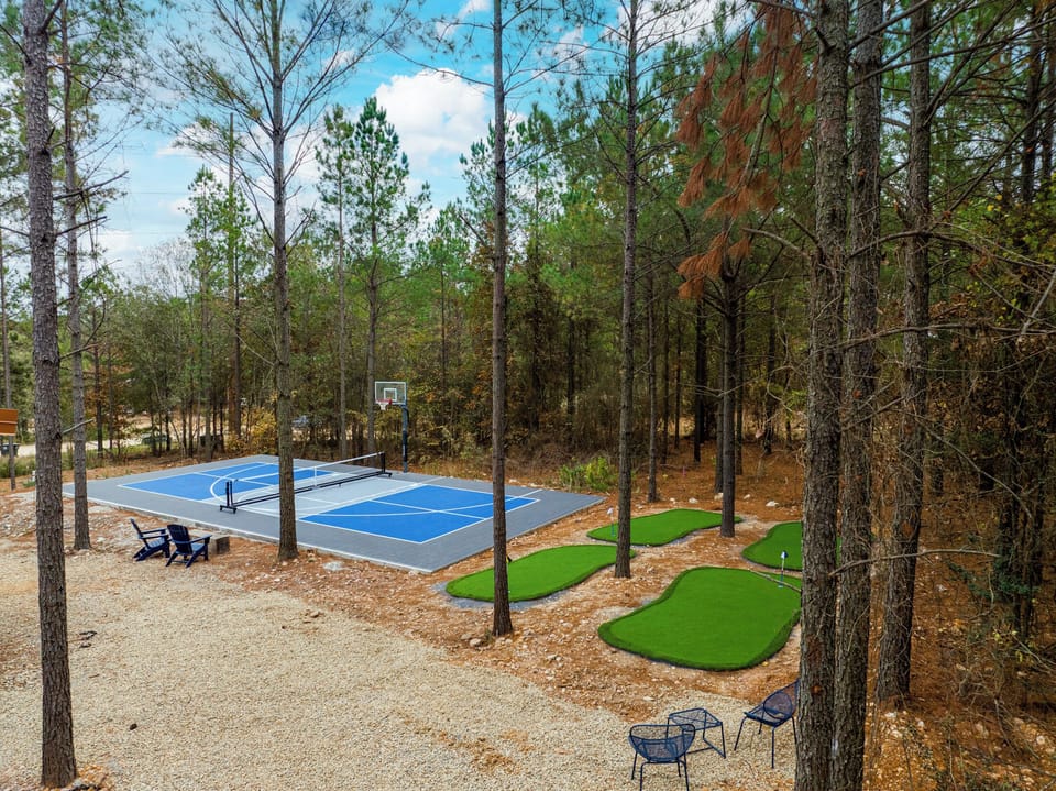 Pickleball and 4 hole Putt Putt course