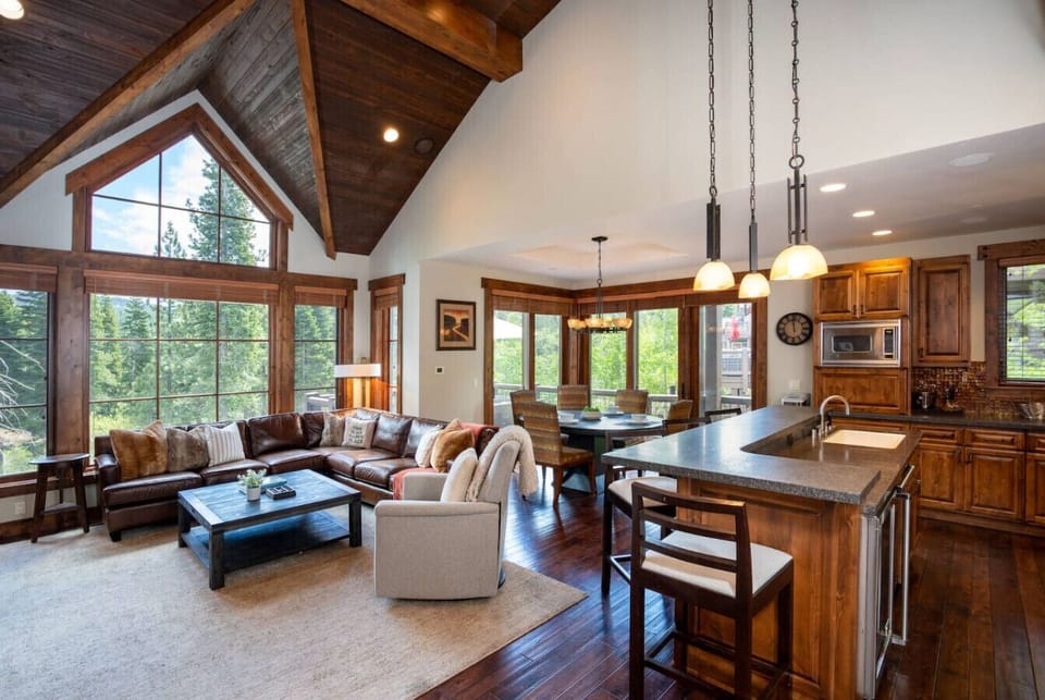 Gorgeous open space with views, comfortable furniture and plenty of room to gather.