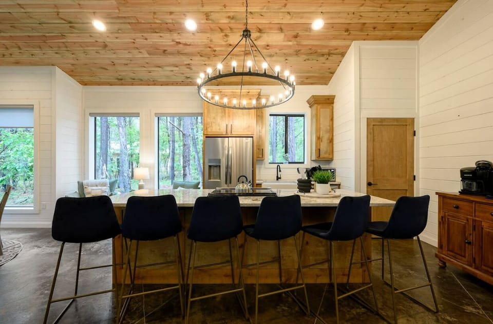 Large island with bar seating—perfect for casual meals, conversation, and entertaining.