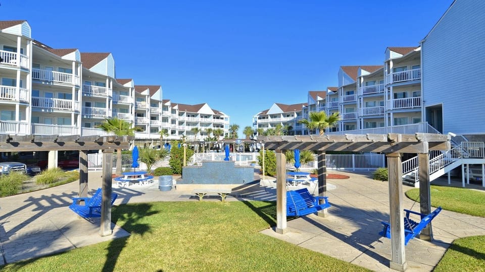 Pool and spa area