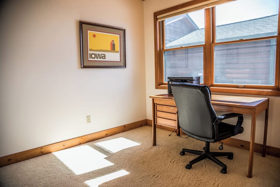 Office attached to Bedroom 1.
