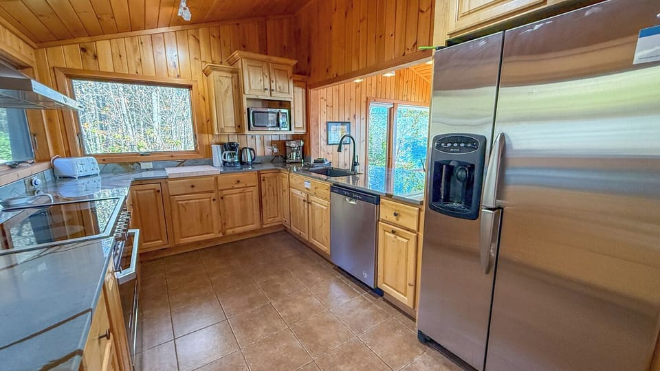 Foxfire offer an open, newly renovated kitchen so the whole family can prepare a meal together.