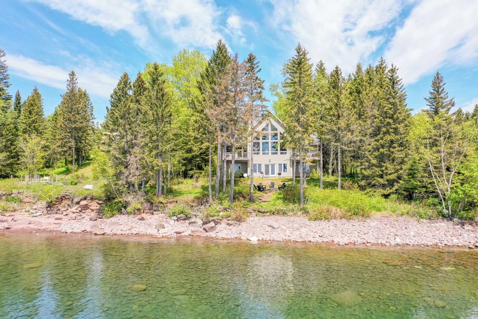 Castle Rock is a 4 bedroom, 2 bathroom home on Cascade Beach Road in Lutsen, MN.