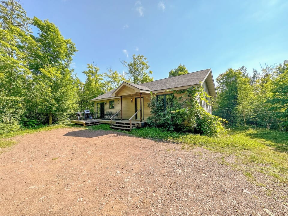 Maple Haven is a beautifully appointed vacation home tucked within the maple forest of Lutsen, Minnesota.